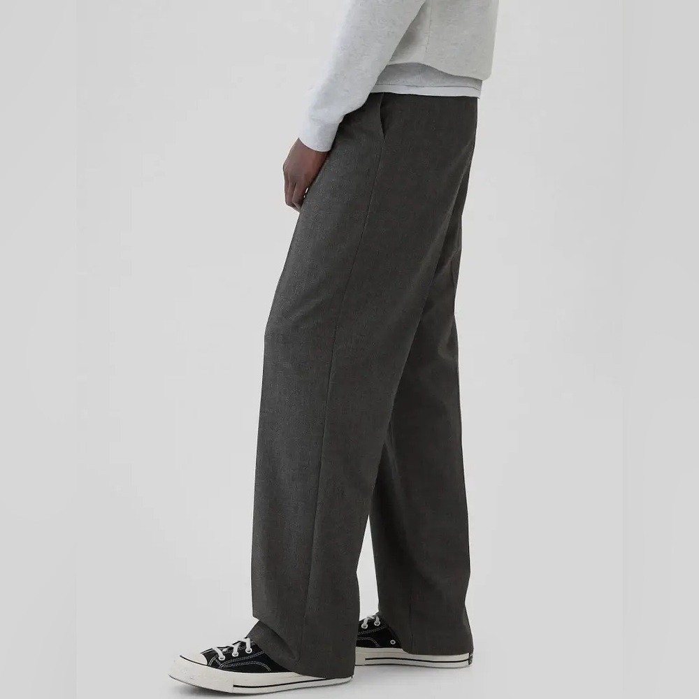 NEW Gap Men's 365 Relaxed Pleated Trousers Charcoal Heather Grey 31/30 - Picture 3 of 8